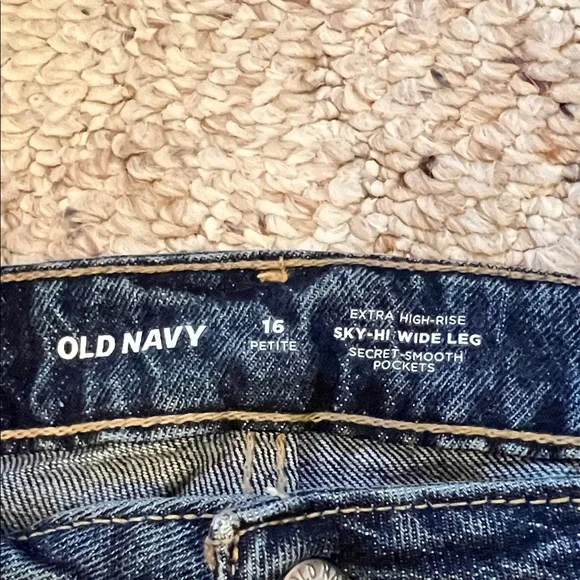 Old Navy Women’s Ultra High Rise Wide Leg Jeans - Picture 2 of 5